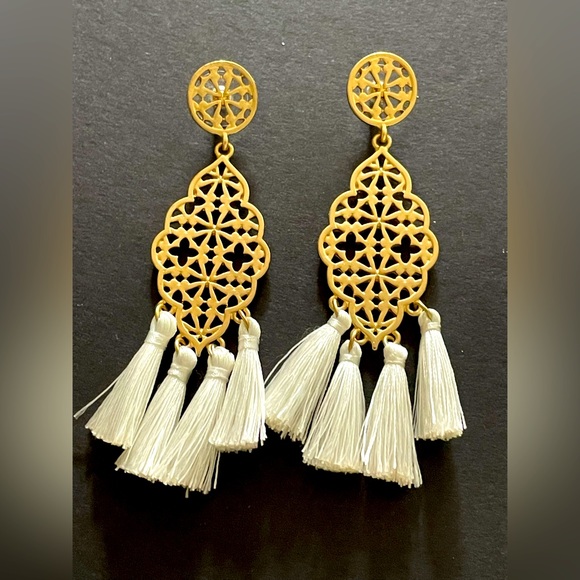 Novelty gold finish tassel earrings. Never been worn.  Excellent condition - Picture 1 of 2